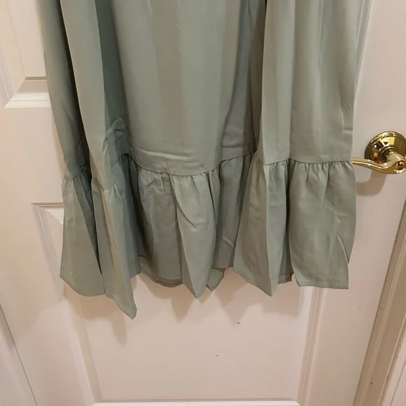 Elegant Green Long Sleeve Dress - Picture 7 of 11